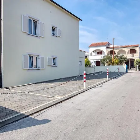 With Parking Space - 6178 Appartement Vodice