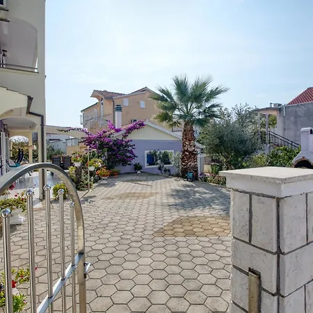 Apartmán With Parking Space - 6178 Vodice