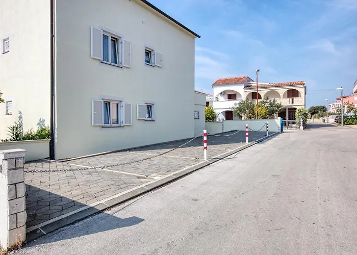 With Parking Space - 6178 Appartamento Vodice